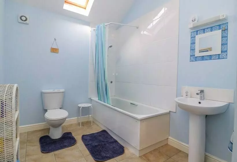 1 Pines Farm Cottages