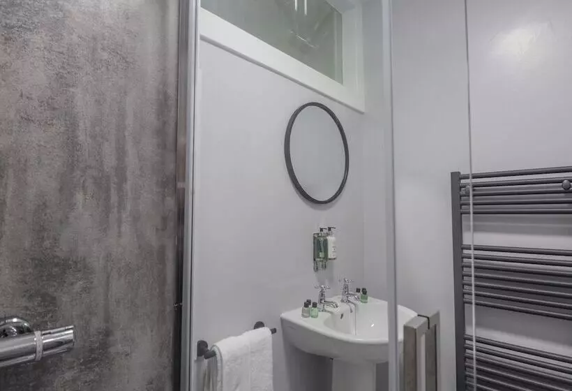 1 Seafield Street