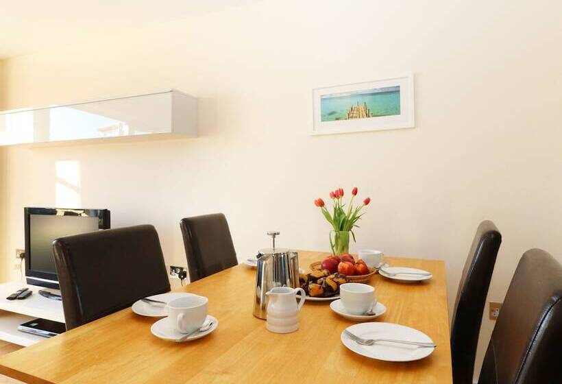 24 Bay Retreat Villas