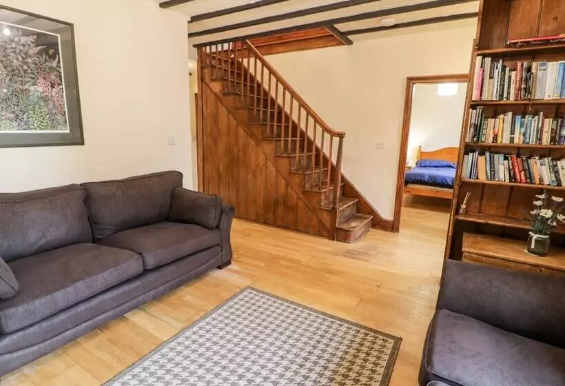 Ddol Helyg Farmhouse