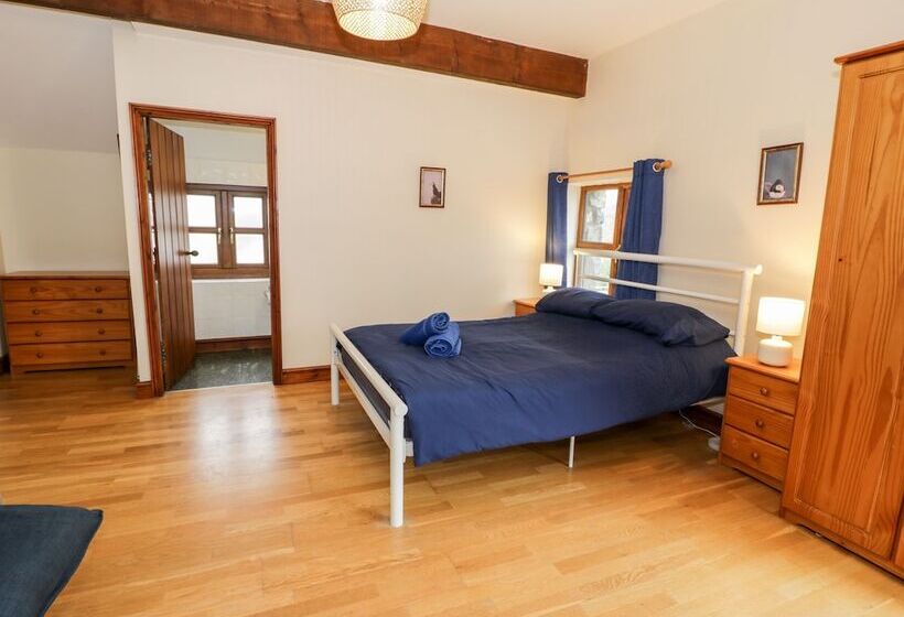 Ddol Helyg Farmhouse