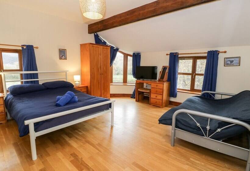 Ddol Helyg Farmhouse