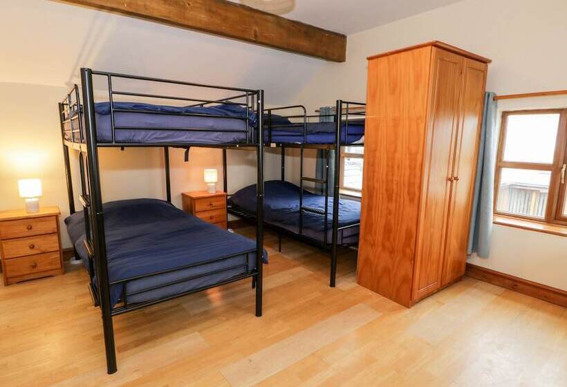 Ddol Helyg Farmhouse