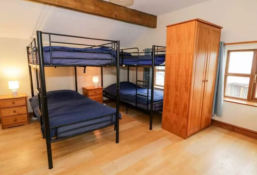 Ddol Helyg Farmhouse