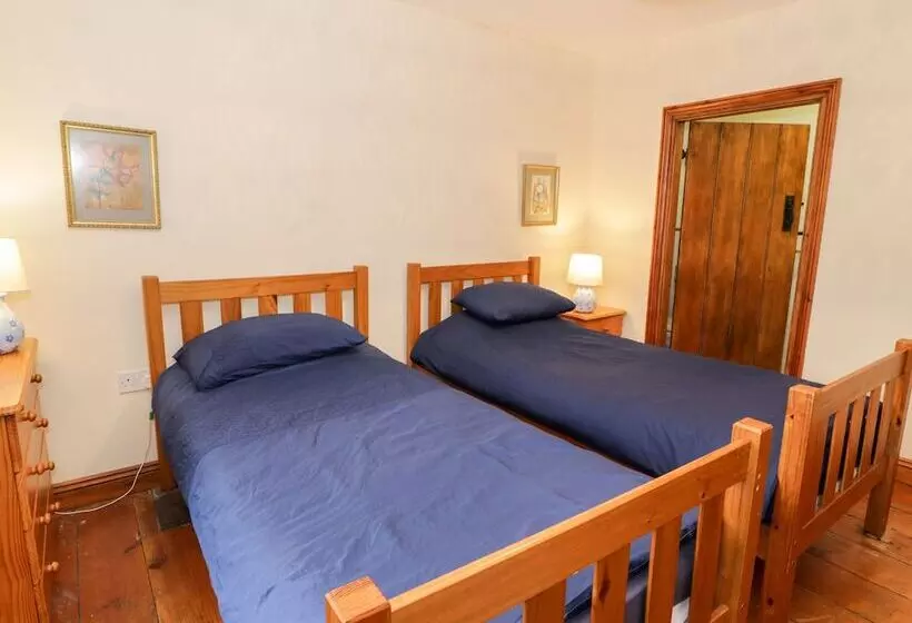 Ddol Helyg Farmhouse