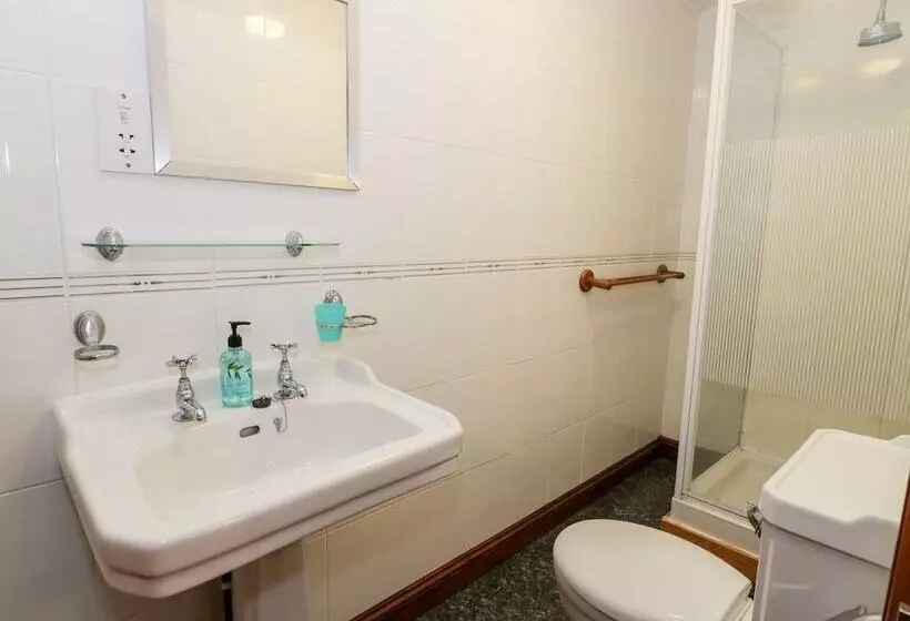 Ddol Helyg Farmhouse