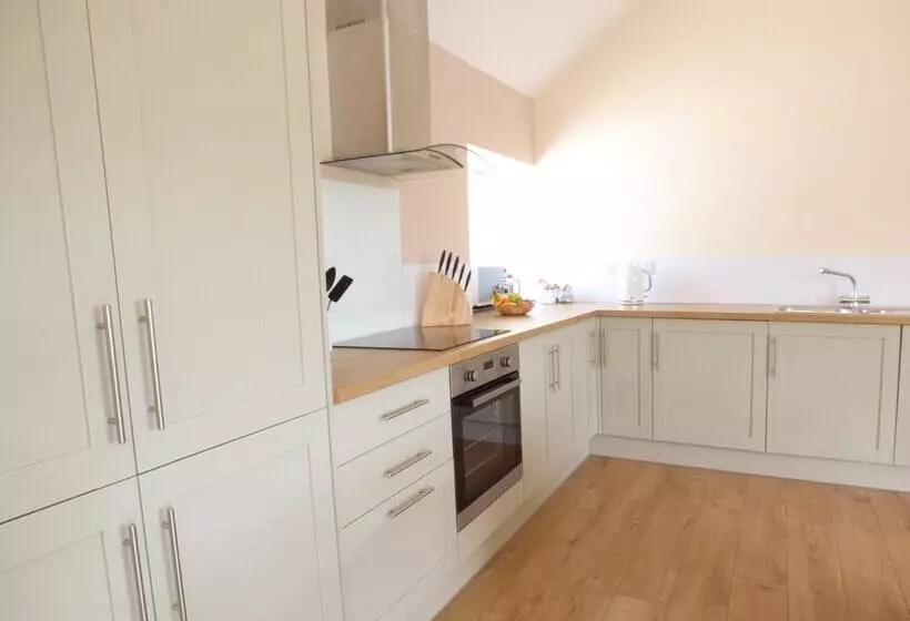 Llaethdy   The Dairy