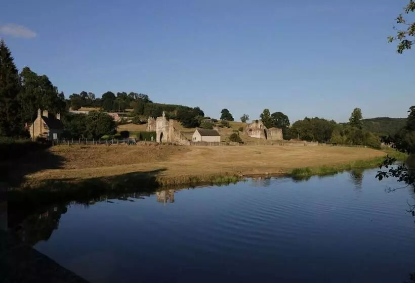 Middlegate