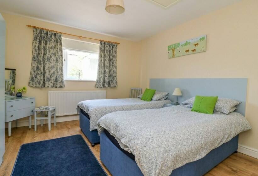 1 Pines Farm Cottages