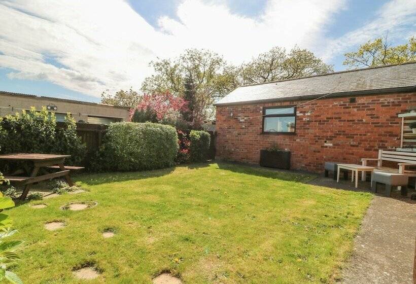 1 Pines Farm Cottages