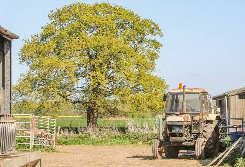 1 Pines Farm Cottages