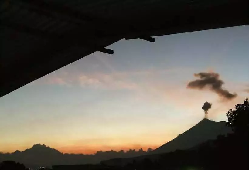 Camping & Travel Antigua   Hostel