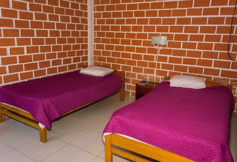 ホテル Albergue La Jungla