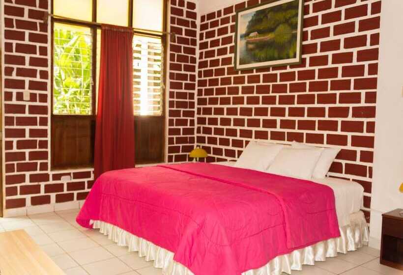 ホテル Albergue La Jungla