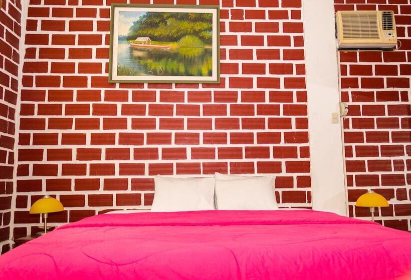 ホテル Albergue La Jungla