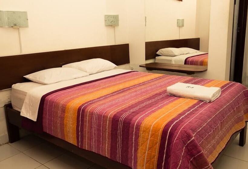 ホテル Albergue La Jungla