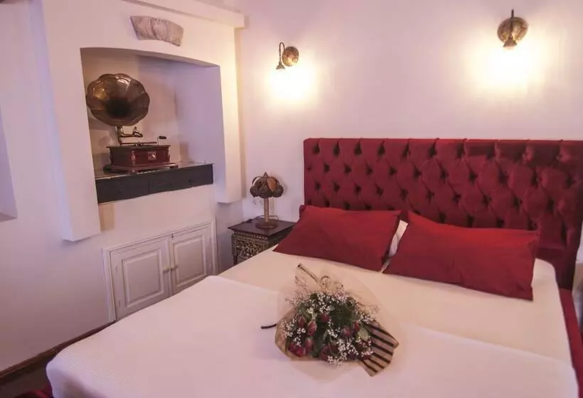هتل Lusin Butik