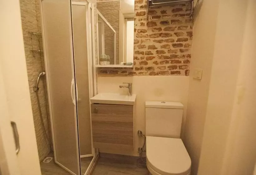 هتل Lusin Butik