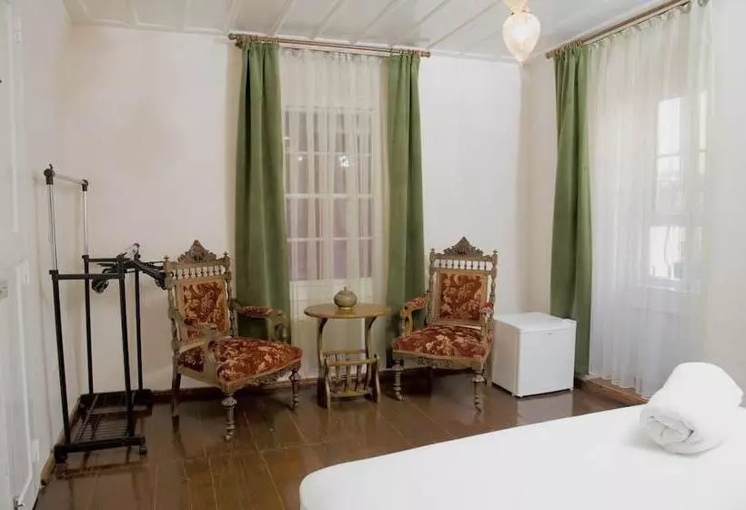هتل Lusin Butik