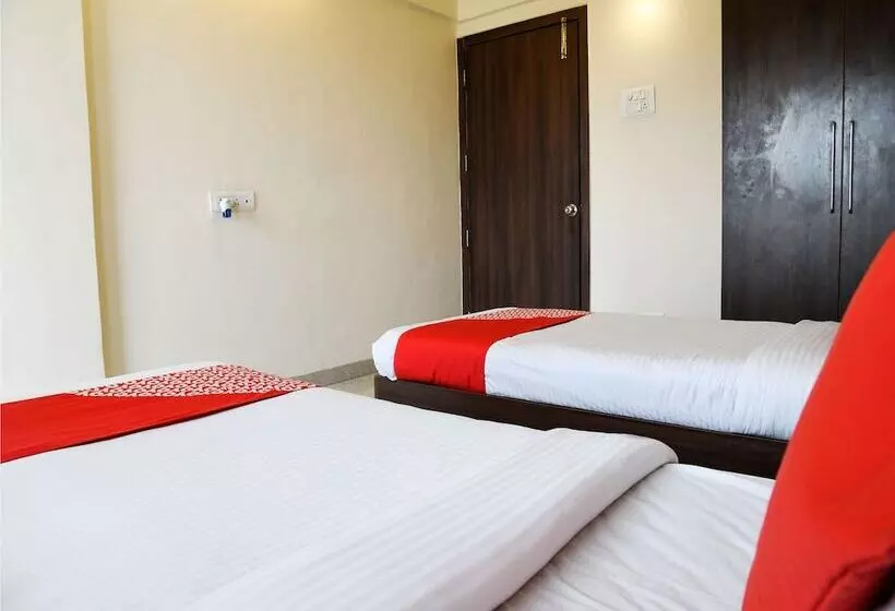 ホテル Ornate By Oyo Rooms