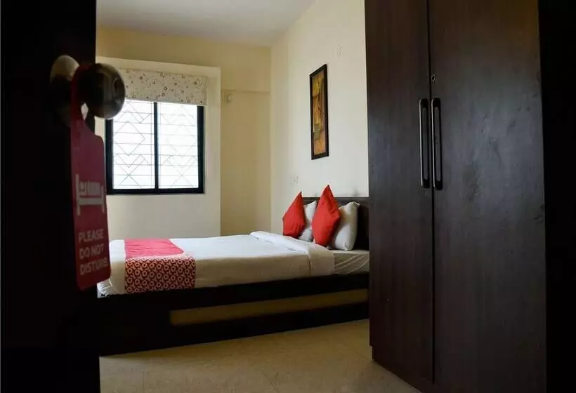 ホテル Ornate By Oyo Rooms