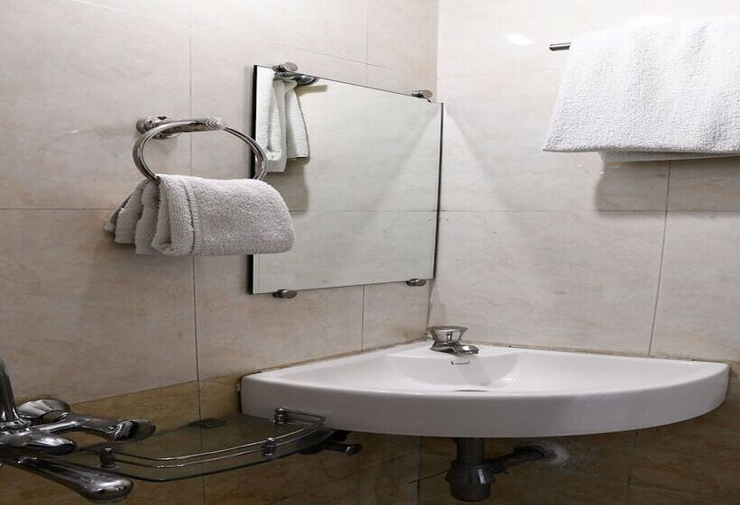 בית מלון כפרי Ornate By Oyo Rooms