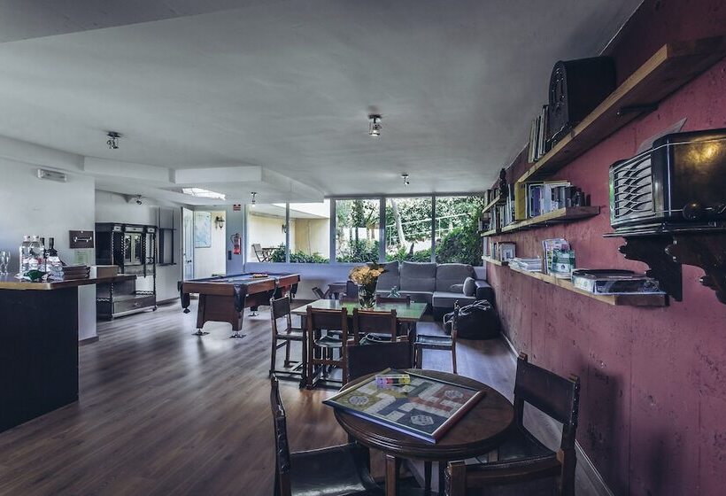 هتل Pago De Tharsys