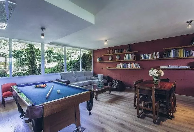 Hotelli Pago De Tharsys