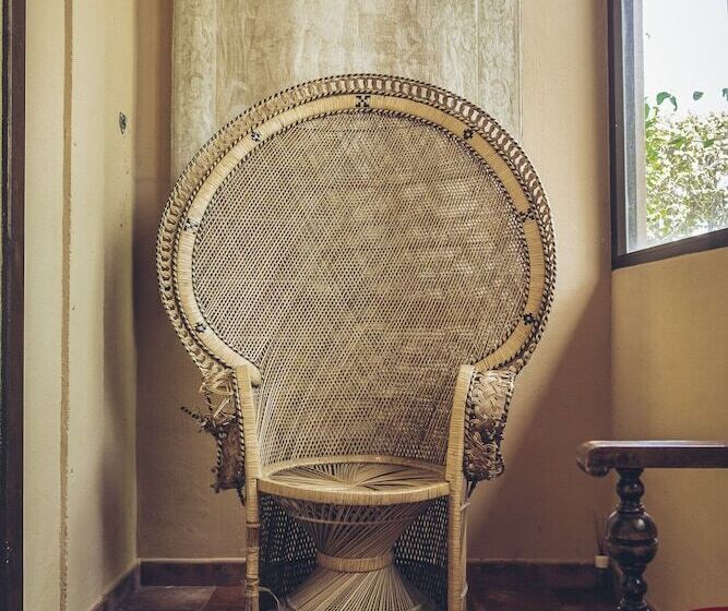 هتل Pago De Tharsys