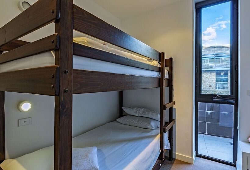 בית מלון כפרי The Saints