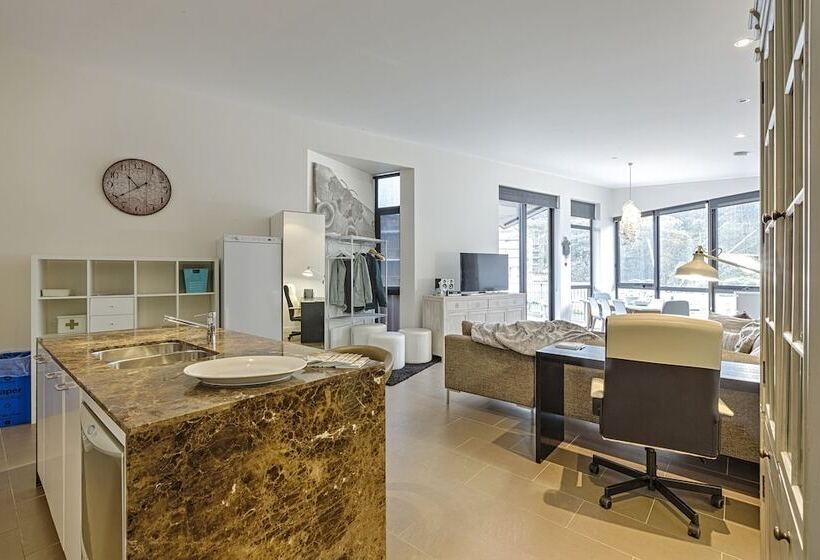 בית מלון כפרי The Saints