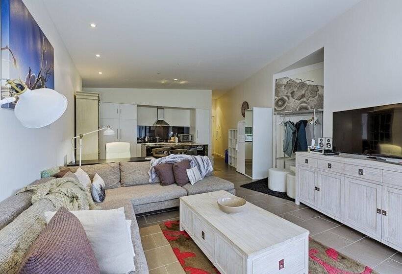 בית מלון כפרי The Saints