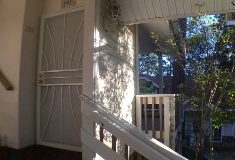 Motelli Giant Oaks Lodge