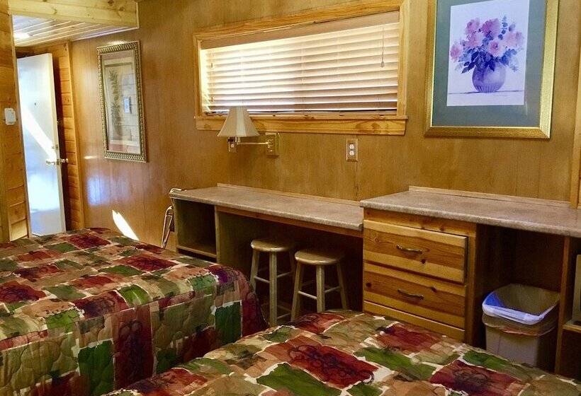 モーテル Giant Oaks Lodge