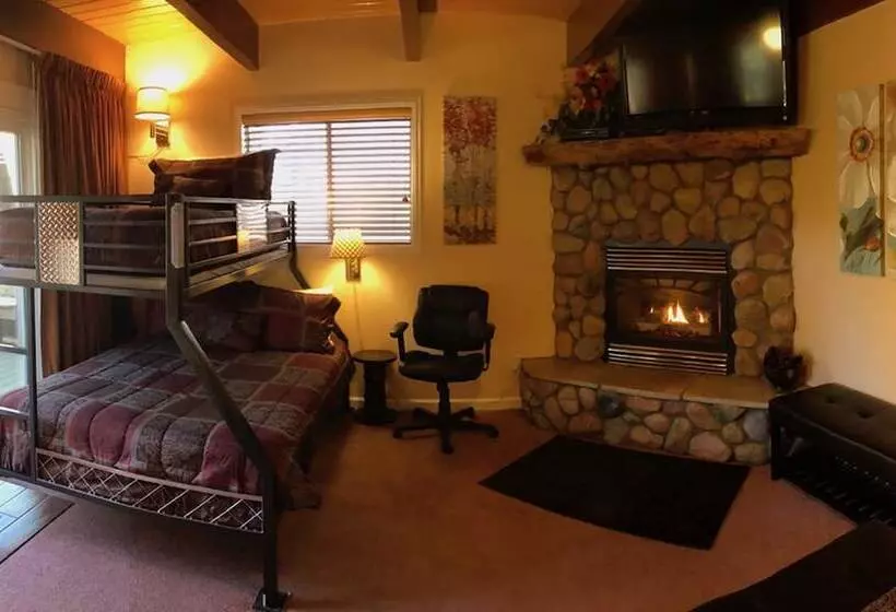 Motelli Giant Oaks Lodge