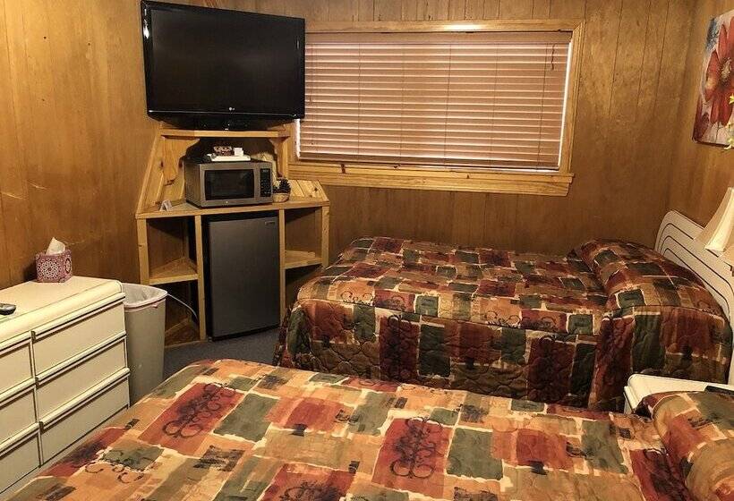 モーテル Giant Oaks Lodge