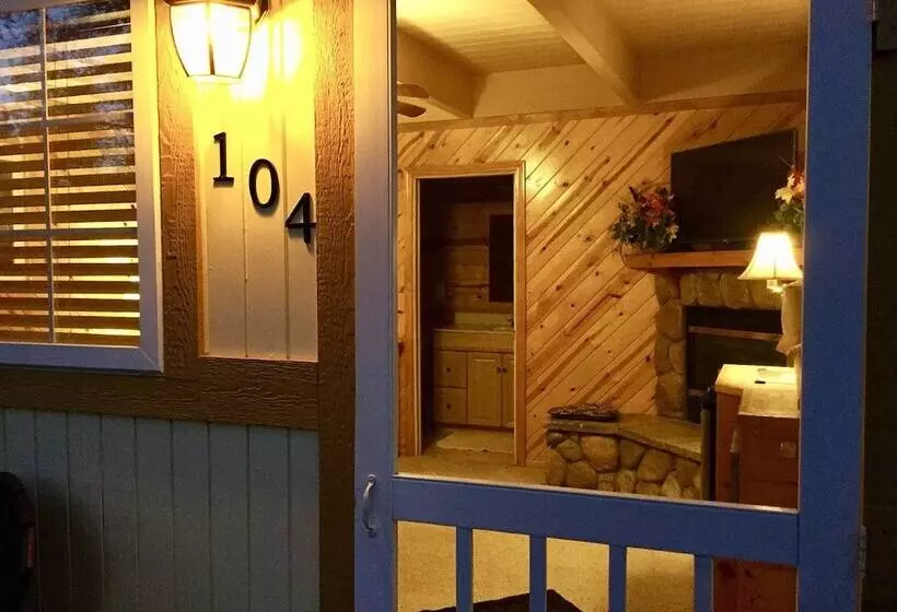 Motelli Giant Oaks Lodge