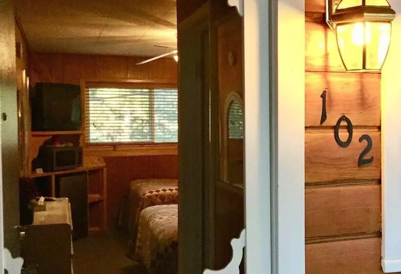 Motelli Giant Oaks Lodge