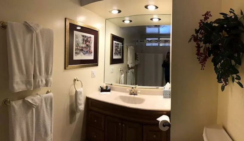 Motelli Giant Oaks Lodge