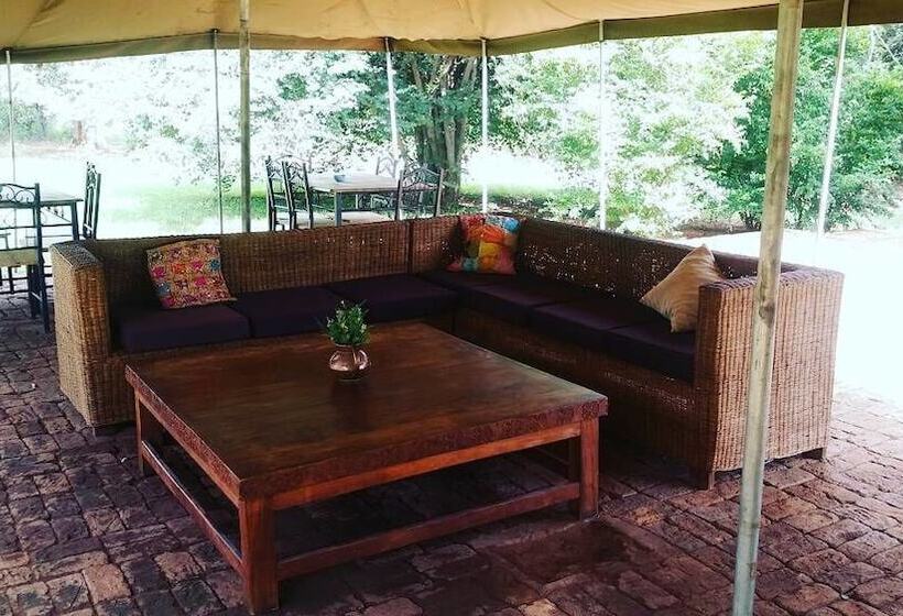 پانسیون Bongwe Guesthouse And Camp