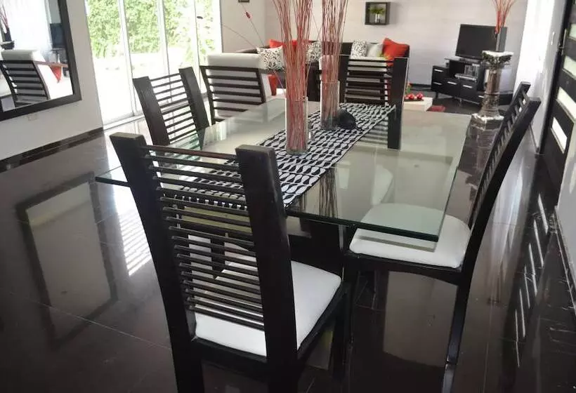 ペンション Espectacular Chalet Con Piscina