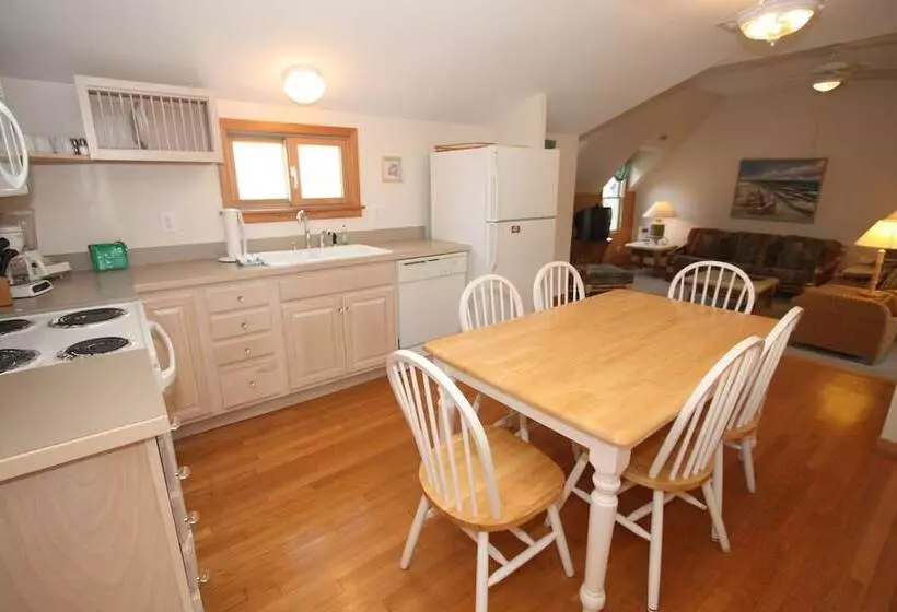 Aamiaismajoitus (B&B) Courtyard Villas On Silver Lake Harbor