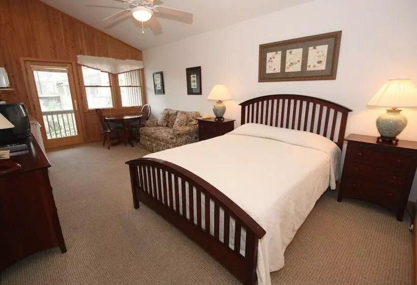 Aamiaismajoitus (B&B) Courtyard Villas On Silver Lake Harbor