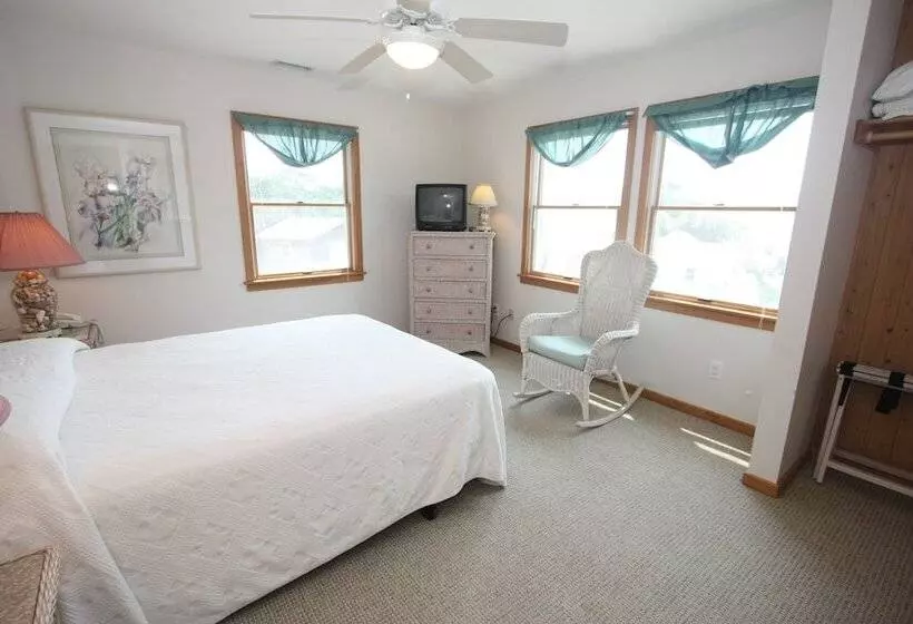 Aamiaismajoitus (B&B) Courtyard Villas On Silver Lake Harbor