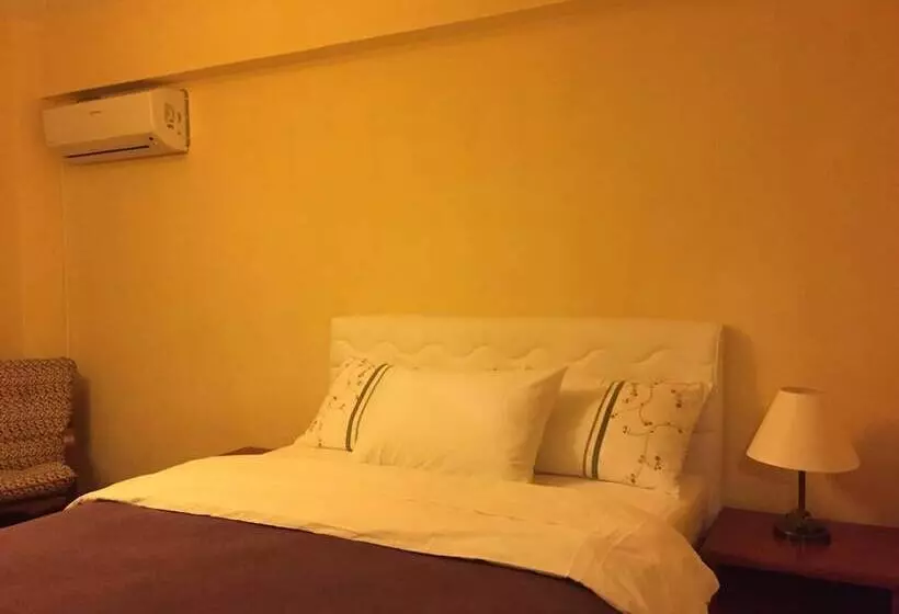 تختخواب و صبحانه Konak Lapeistra