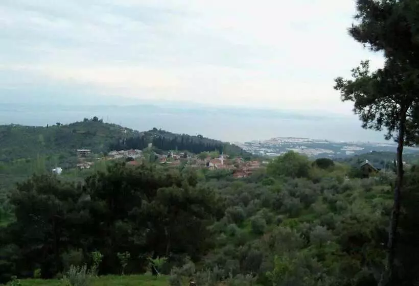 تختخواب و صبحانه Konak Lapeistra