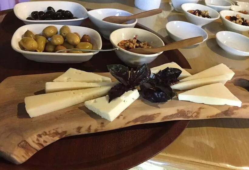 تختخواب و صبحانه Konak Lapeistra