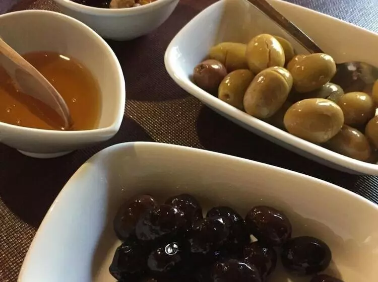 تختخواب و صبحانه Konak Lapeistra