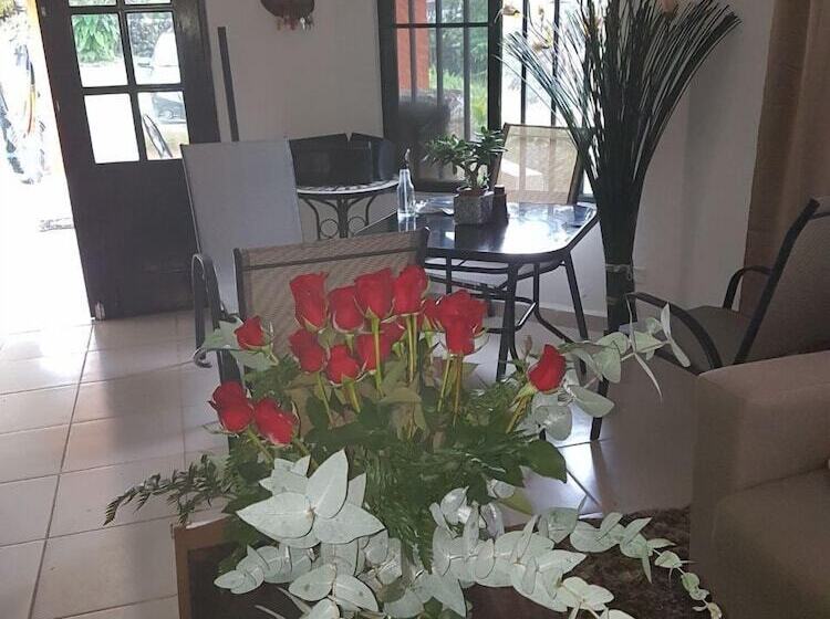 Hostal Saint Michel   Hostel