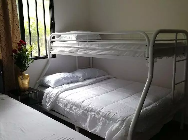 Hostal Saint Michel Hostel